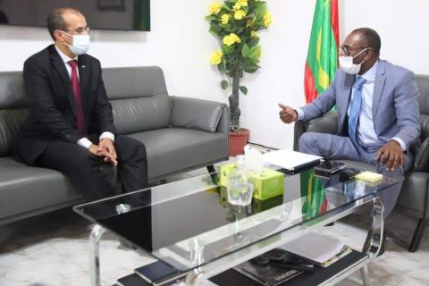 وزير الصحة يجتمع بمفوض حقوق الإنسان للتنسيق حول حملة التطعيم