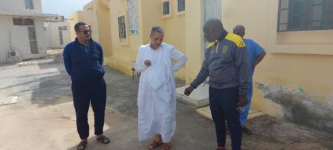 العمدة والنائب القاسم ولد بلالي يقف على مخلفات أمطار البارحة (صور)